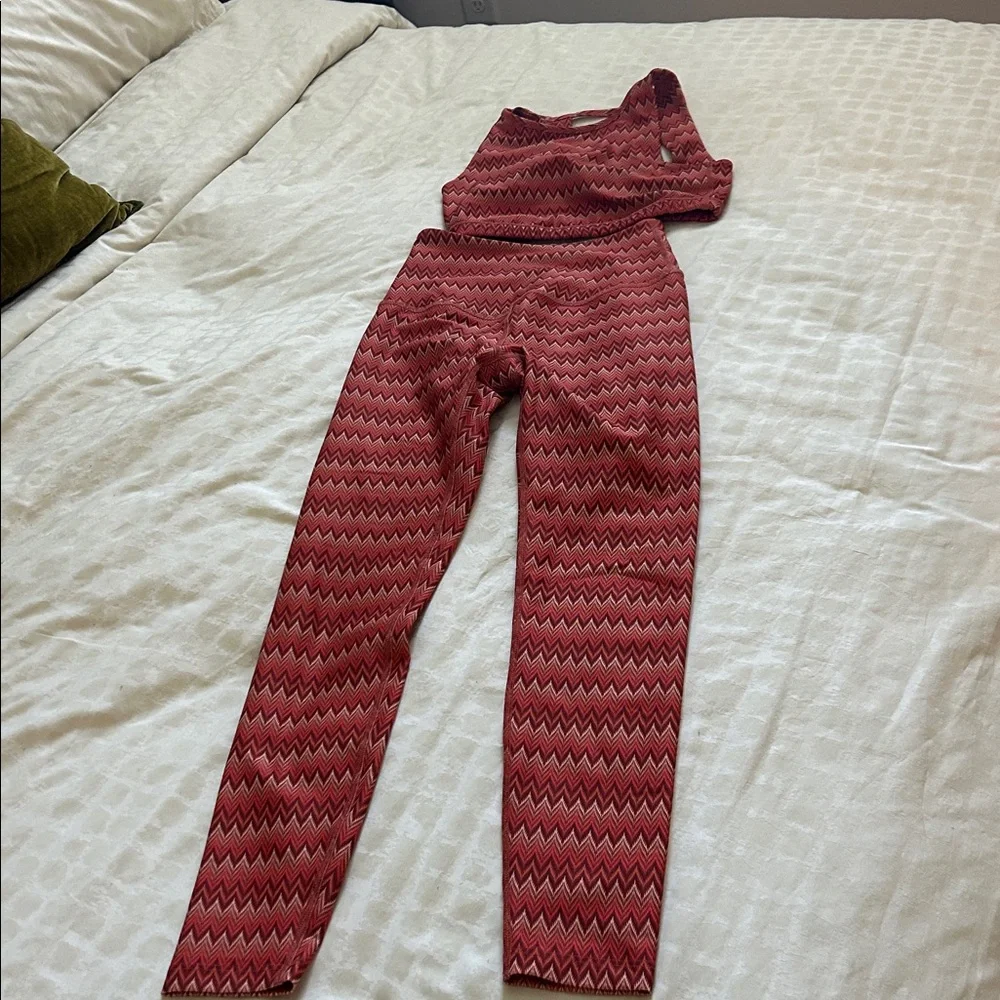 Burnt orange Zigzag Pattern Leggings and sports bra set - Picture 1 of 7